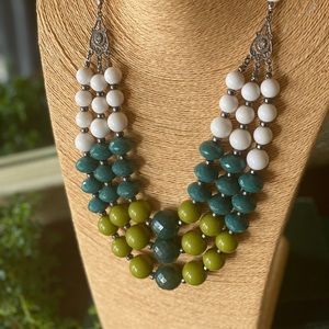 Pretty tricolor beaded necklace!